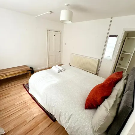 Ubytování v soukromí Spacious Near City Centre *