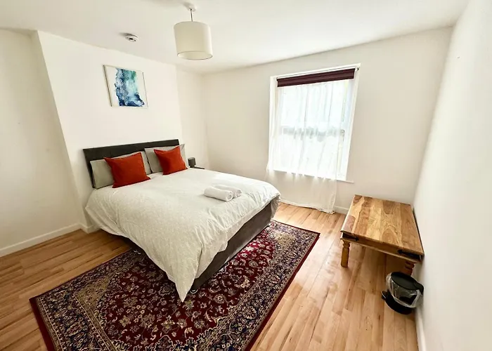 Spacious Near City Centre Бристоль